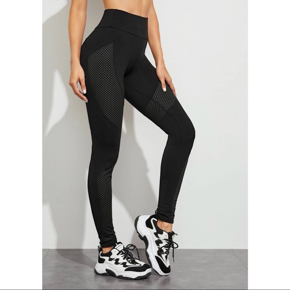 XL BLACK LEGGINGS WITH MESH